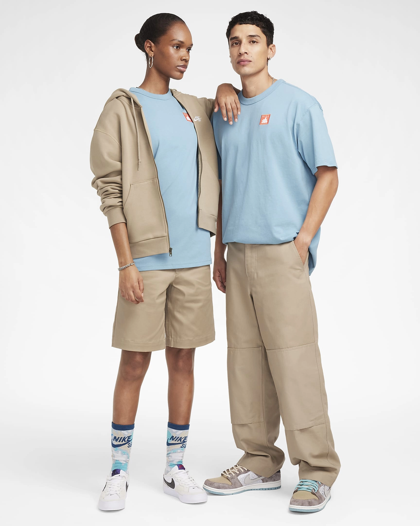 Nike SB Tričko pro skejťáky: Stylová klasika, co tě nakopne! Skate triko, co tě chytí za srdce, ať už jedeš kamkoliv.