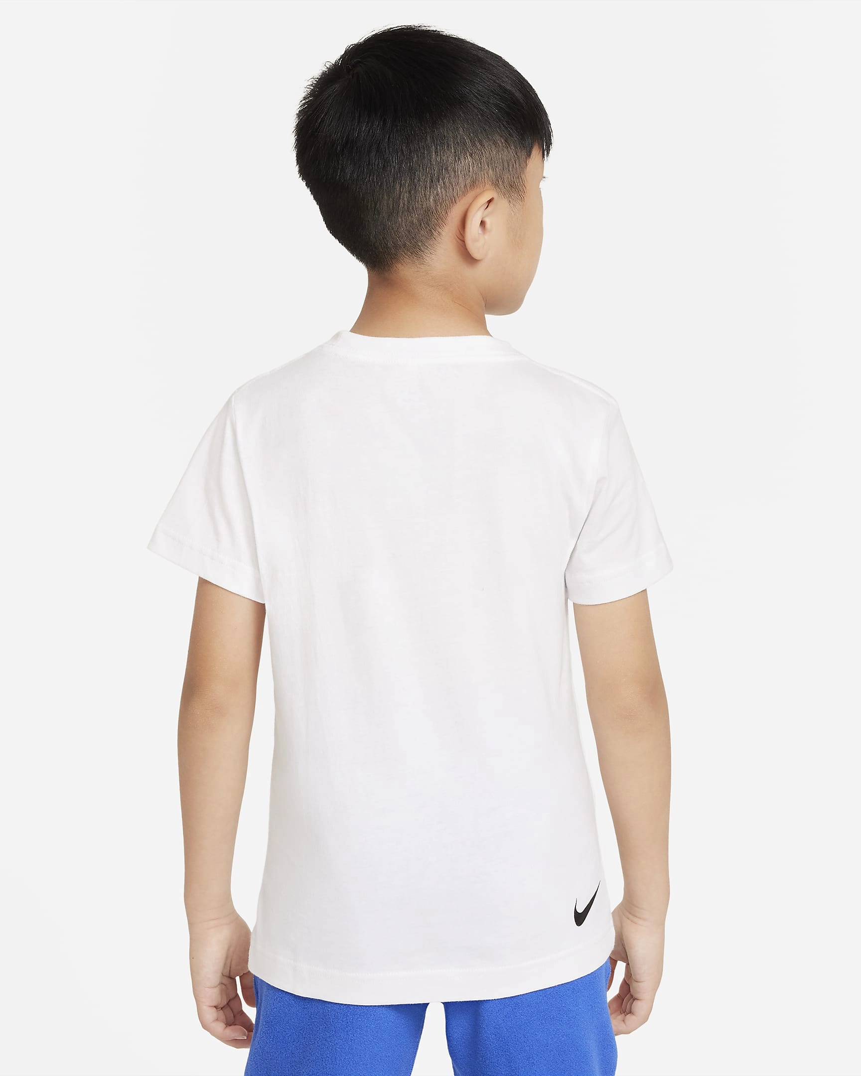 Malé dobrodružství s Nike ACG Tričkem: Styl a pohodlí pro malé průzkumníky přírody!