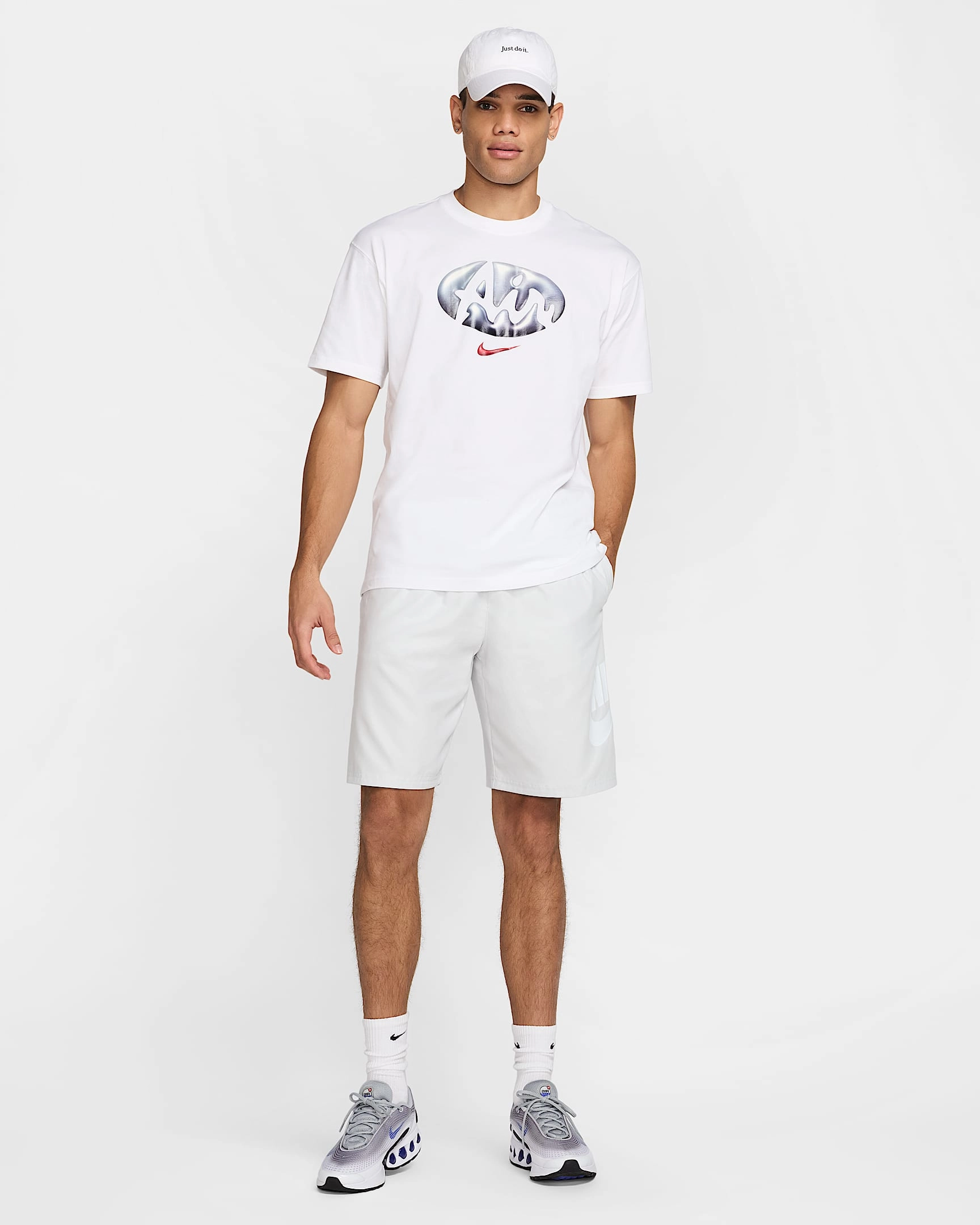 Nike Sportswear Max90: Probuďte se do světa stylu. Pohodlí a elegance v jednom tričku.